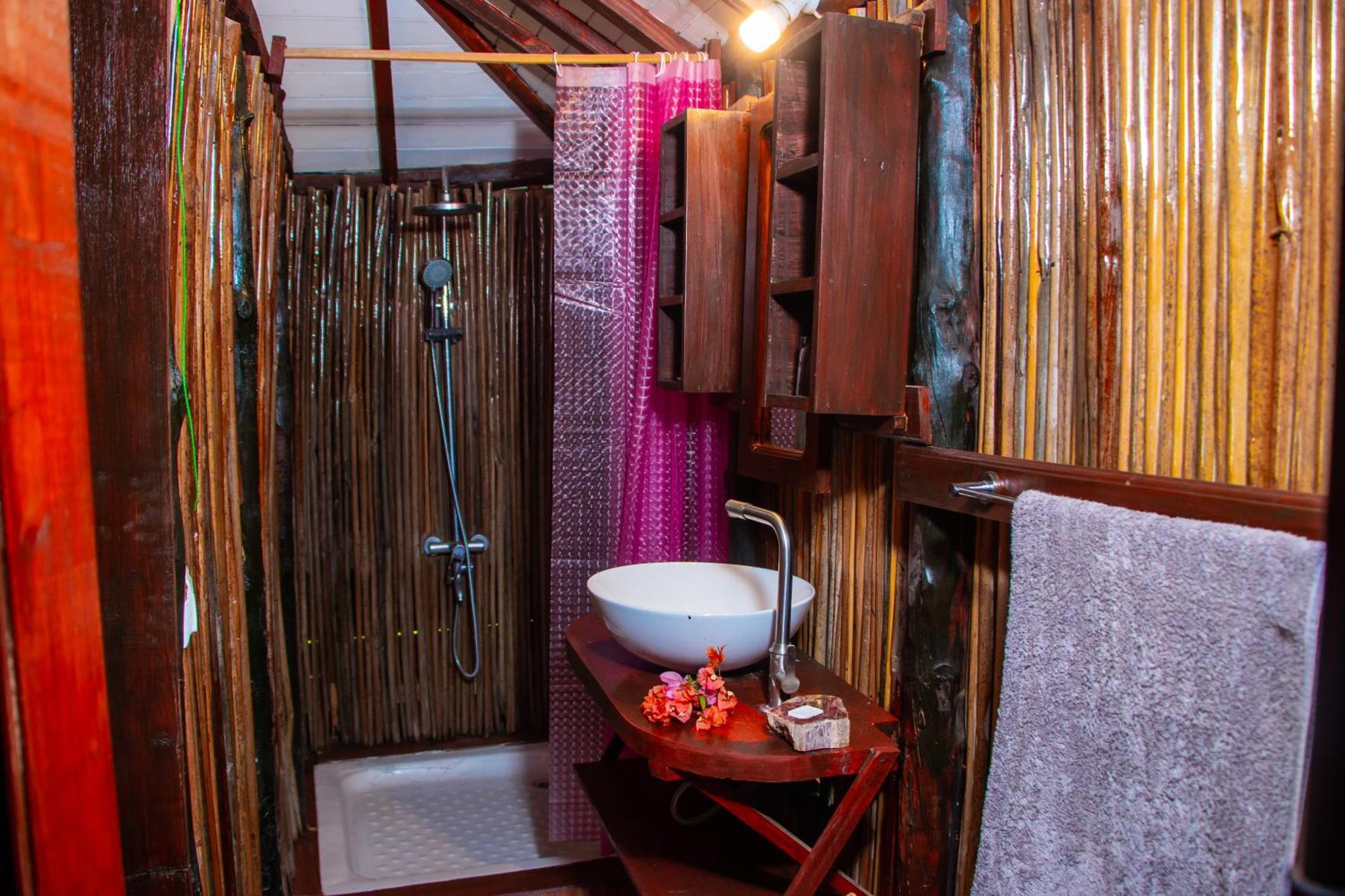 Ampazony Oasis Lodge ماهاجانا المظهر الخارجي الصورة